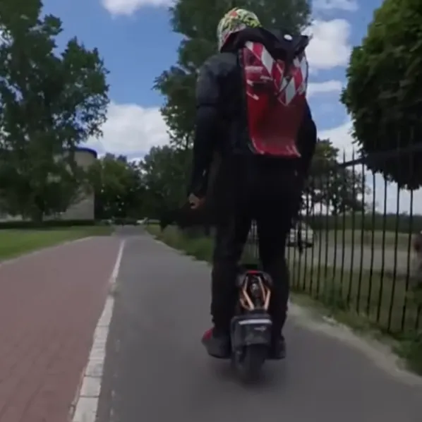Kingsong S18 Pro+ gyroroue suspendue 110 km