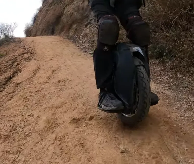 Kingsong S18 Pro+ gyroroue suspendue 110 km